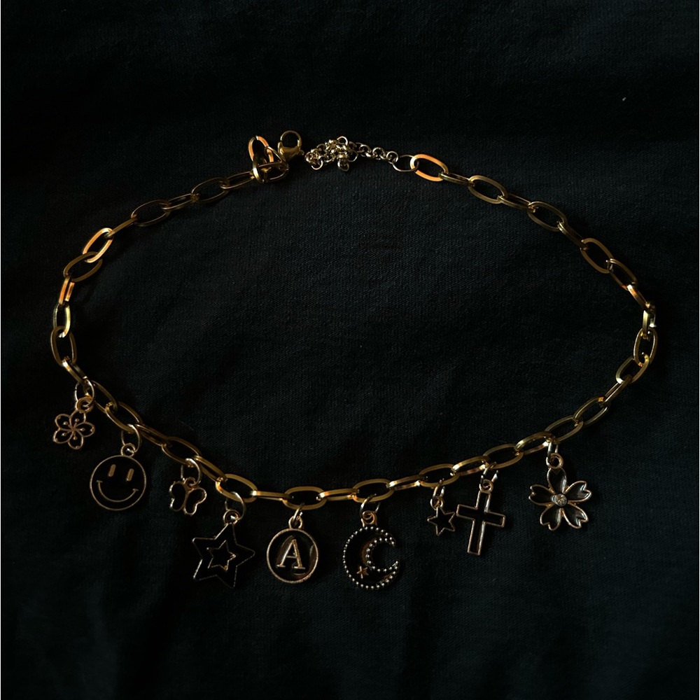 🖤NECKLACE 
🖤STAINLESS STEEL CHARMS 
🖤HOMEMADE 
🖤CAN CHANGE LETTER CHARM